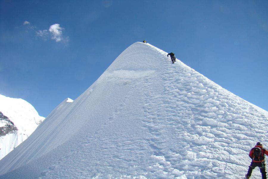 ISLAND PEAK CLIMBING - 16 DAYS