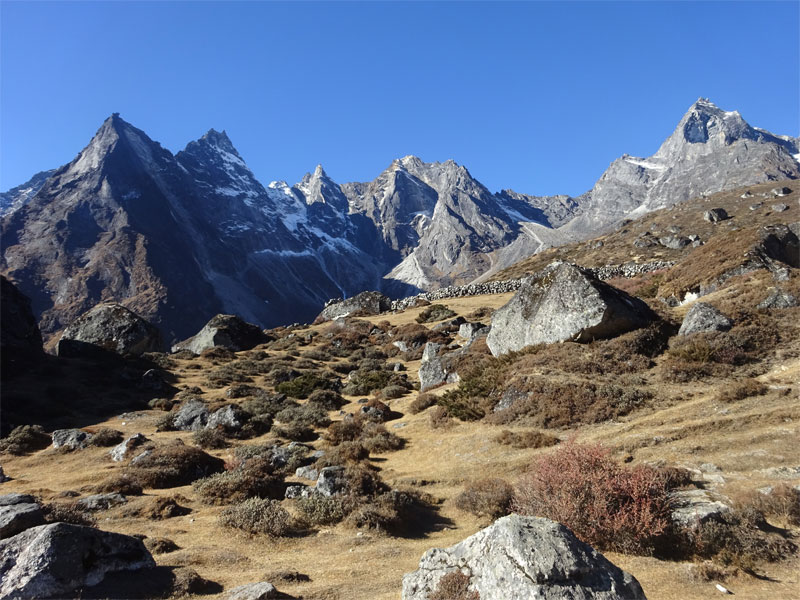 Ultimate Gokyo Trek with Gokyo Ri, 5th lake and Renjo-La Pass Trek - 17 Days 